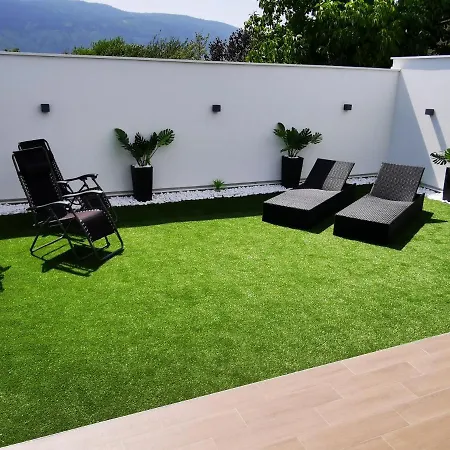 Istocno Apartment