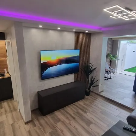 Hidden Gardens Luxury Apartments With Jacuzzi *
