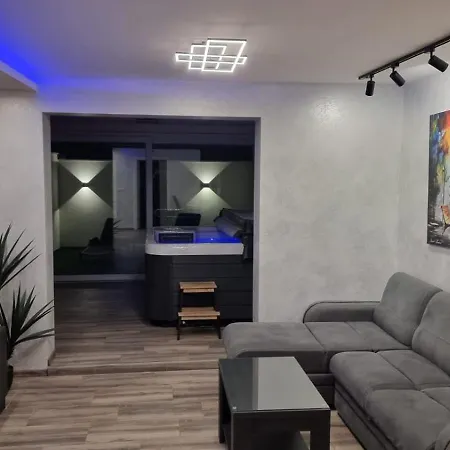 Hidden Gardens Luxury Apartments With Jacuzzi Lägenhet *