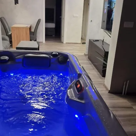 Lägenhet Hidden Gardens Luxury Apartments With Jacuzzi